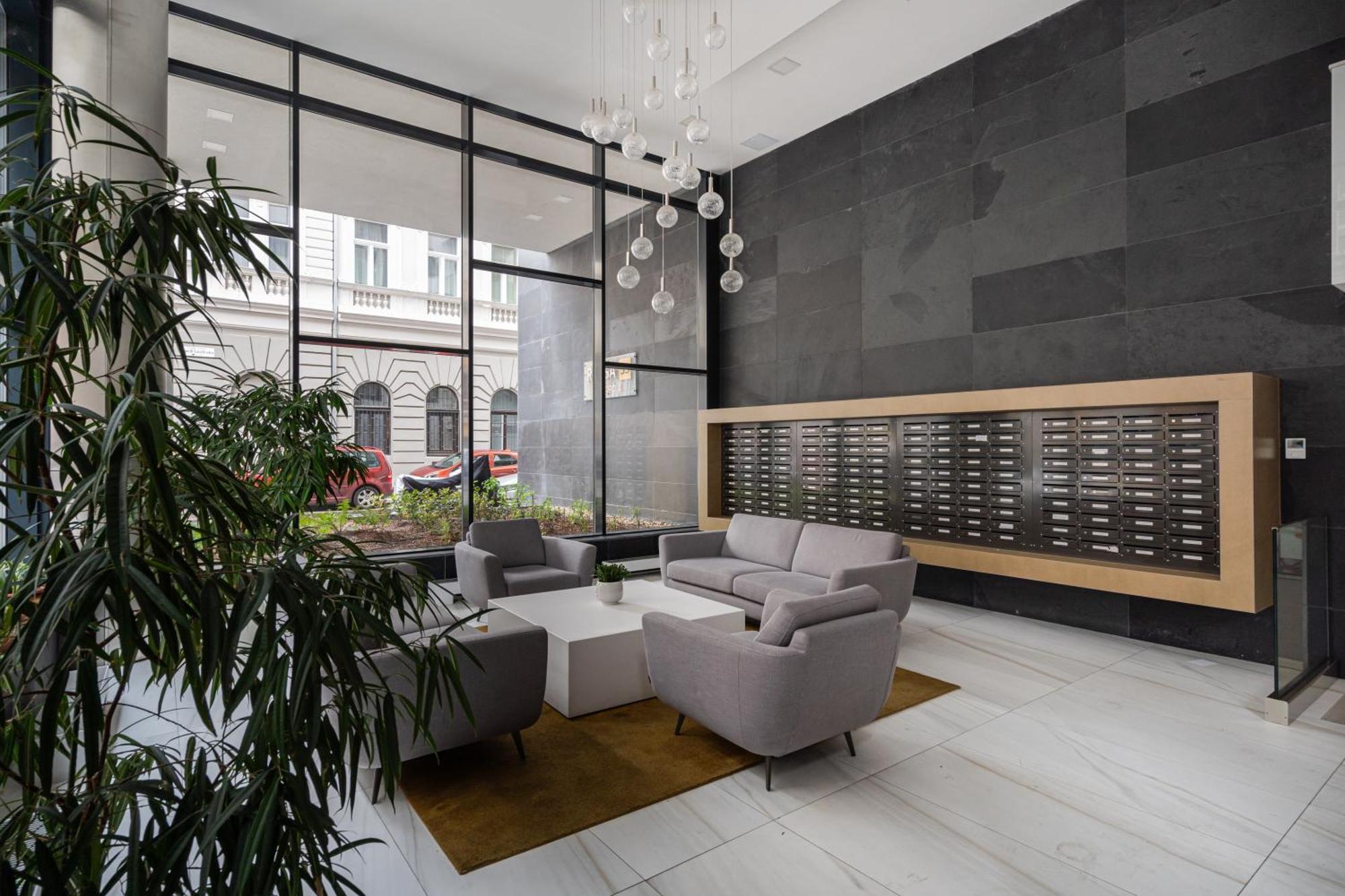 Blooming Budapest Apartment With Free Underground Parking Exterior photo